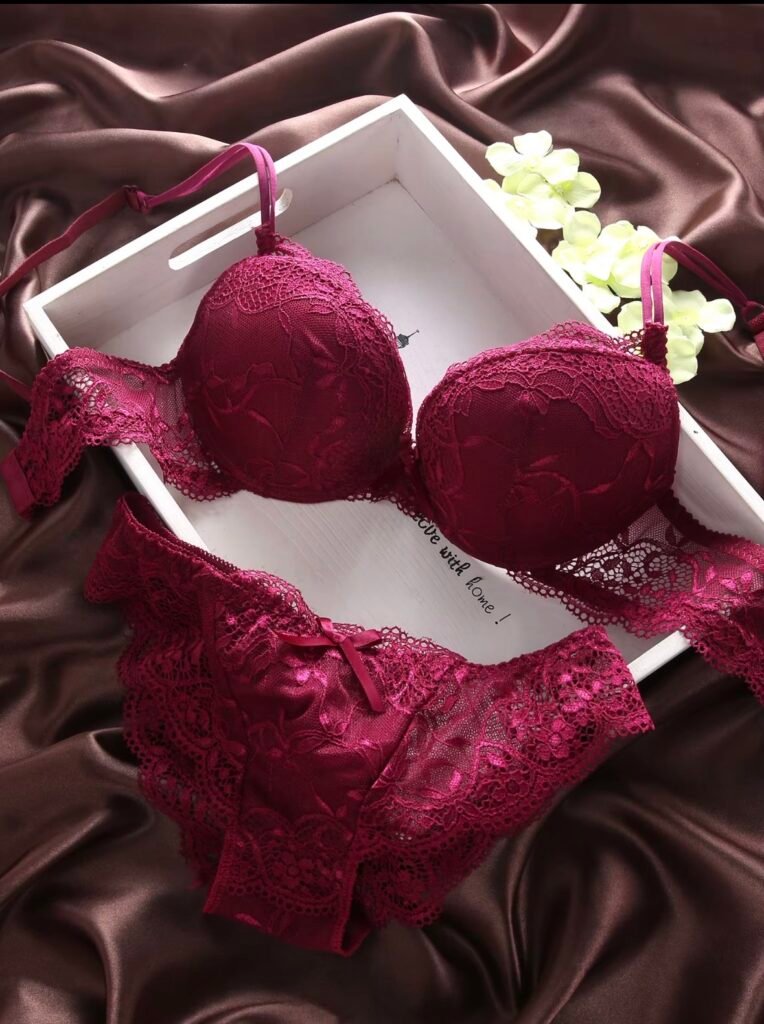Amouré Lace Bra Set